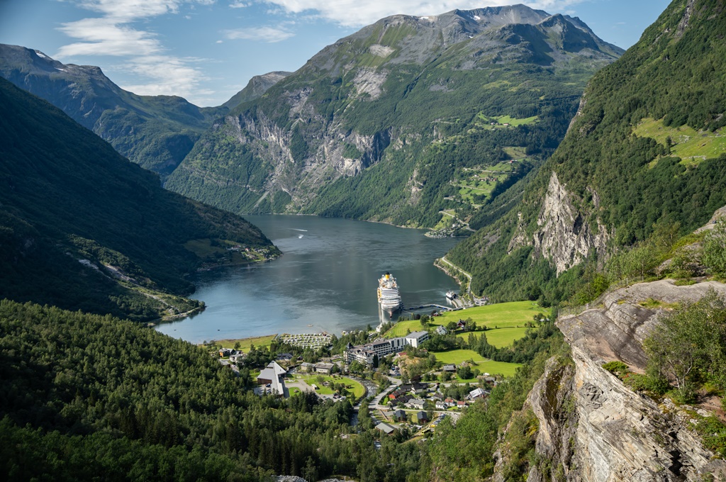 Aleksandr Dyskin - Circuit Premium Stavanger - Fiordurile Norvegiei - Alesund si Trondheim